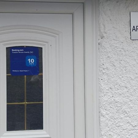 Petkovic Apartmani 1 Tivat Bilik gambar