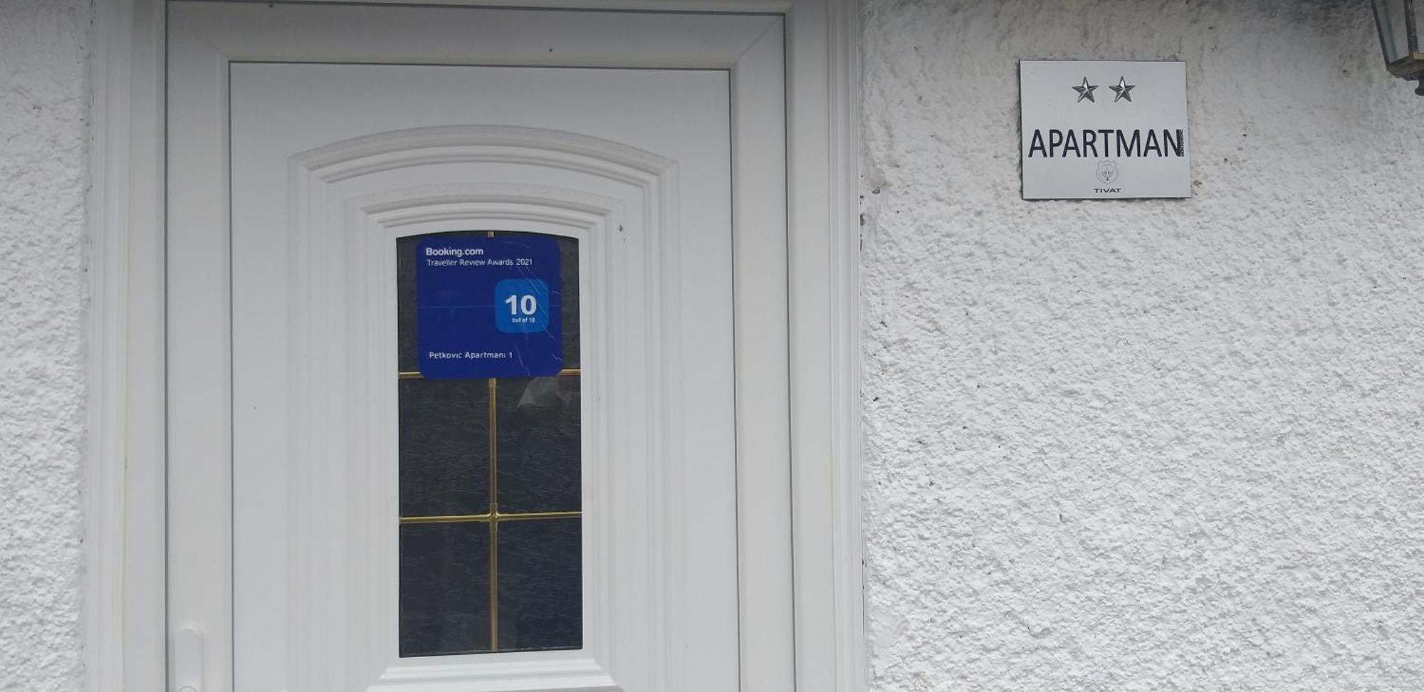 Petkovic Apartmani 1 Tivat Bilik gambar